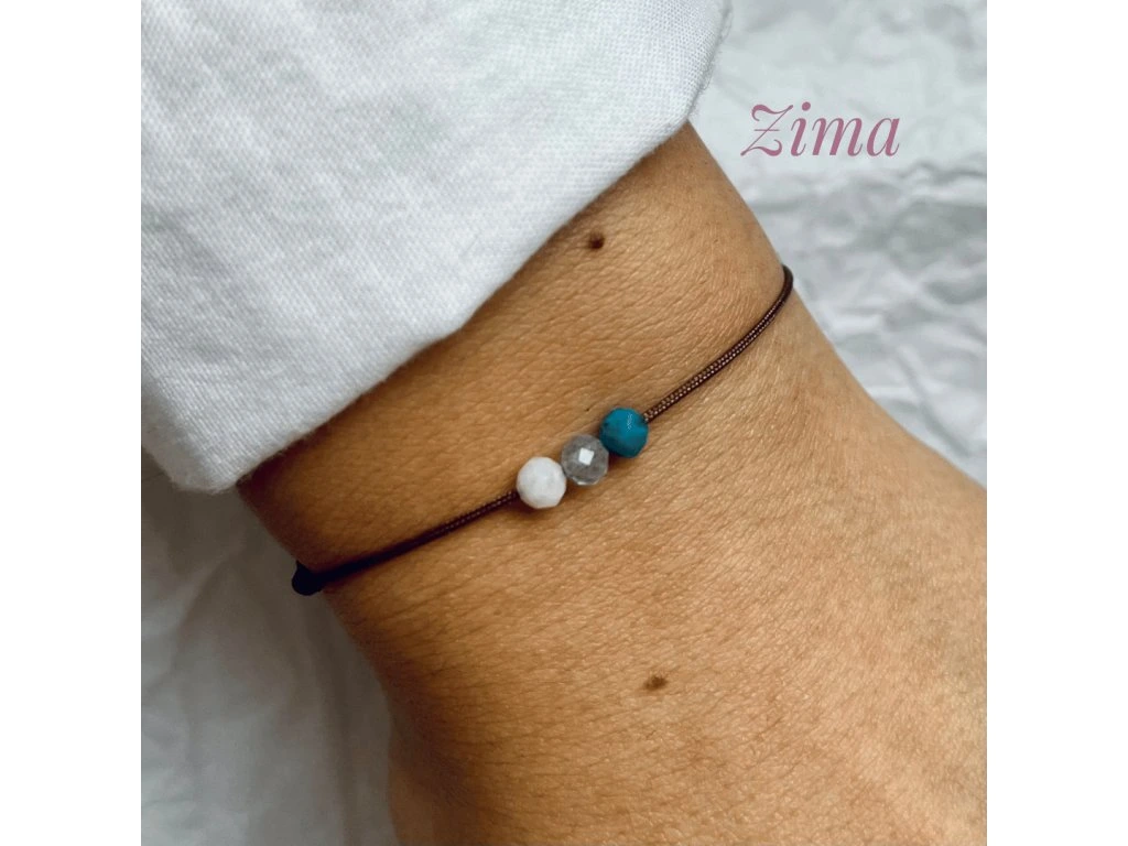 Cyklický náramek zima. Menstruace.